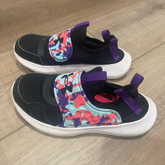 Under armour colorful tennis shoes - Picture 2 of 5